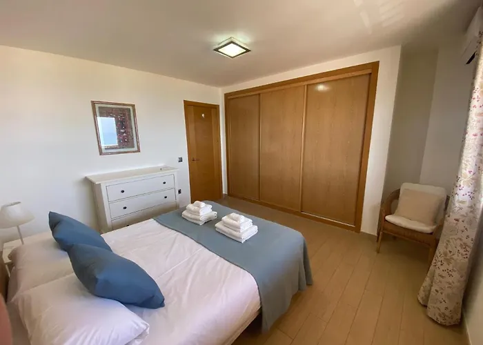 Albamar Frontline 3 Bedrooms דירה *